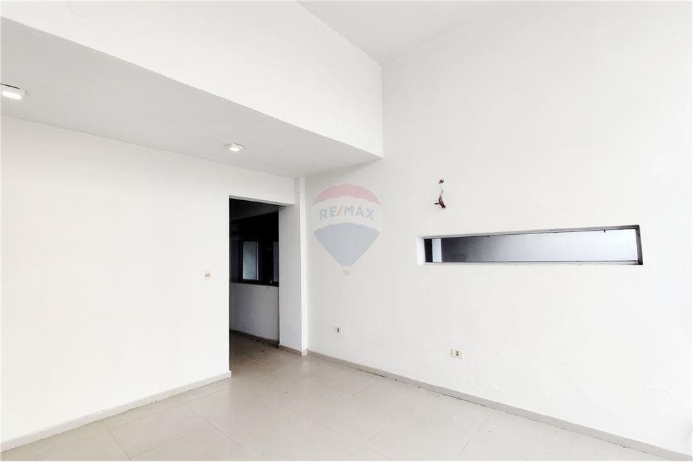 Edificio de 5 niveles, zona Shop Del Sol, foto 2