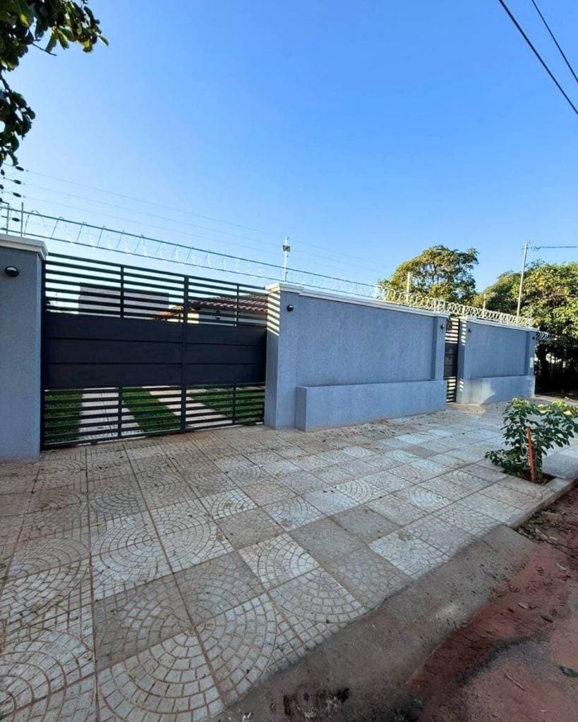 Casa en Venta en Luque, Barrio Primvera, cerca del Palacio de Justicia
