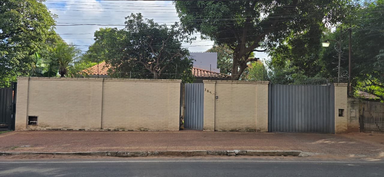 Amplia y cómoda residencia en Alquiler en Lambaré