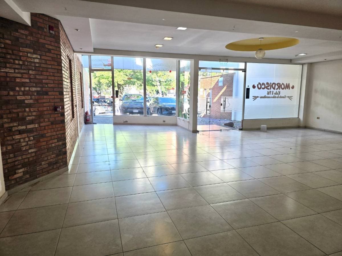 En Alquiler Local Comercial sobre Av. Dr. Guido Boggiani - Mariscal Estigarribia, foto 2