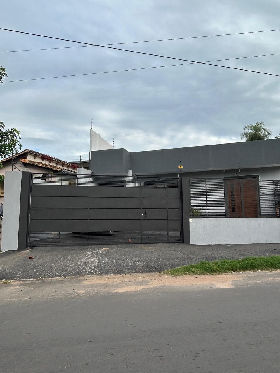 Casa en Venta en Asuncion con 5 habitaciones (3 en suite)