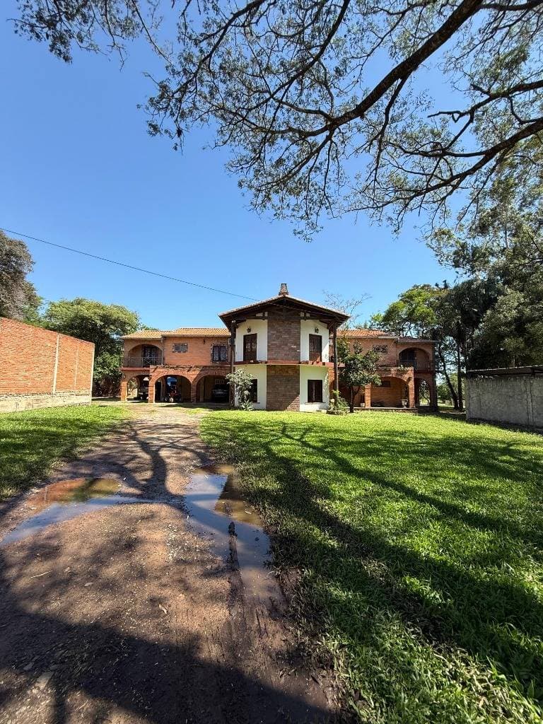 Residencia Amplia en Mariano Roque Alonso, foto 1