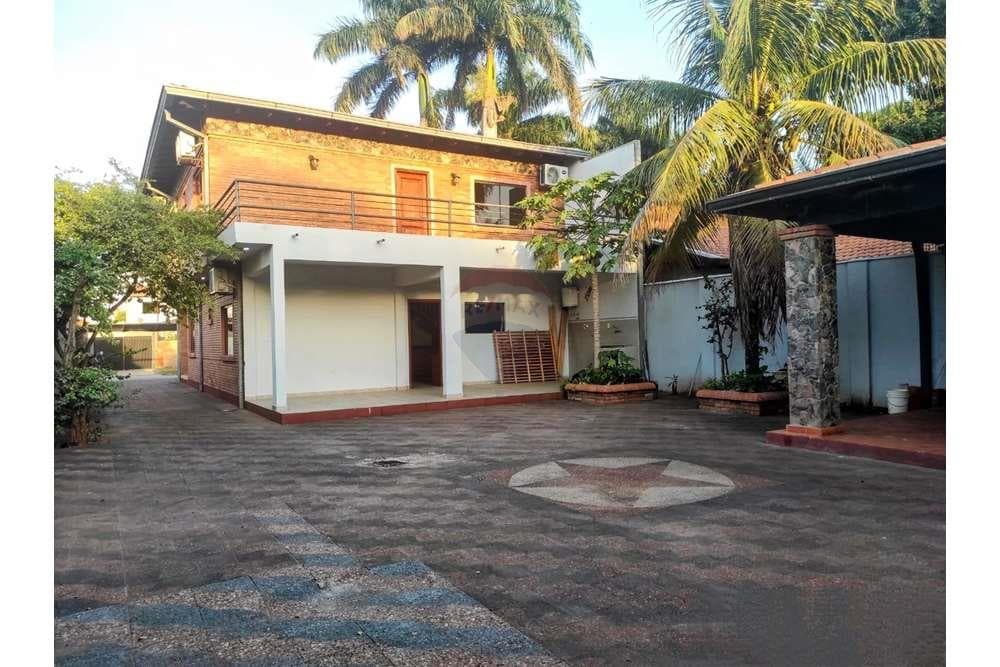 amplia casa en el cuarto barrio de Luque, foto 2