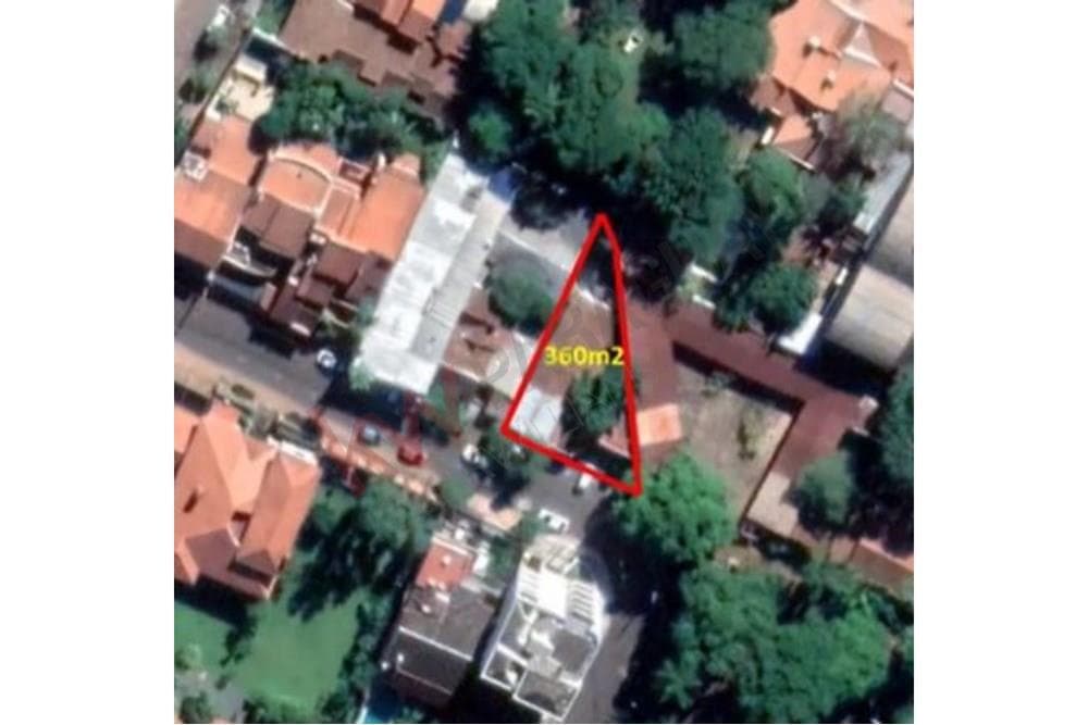 En venta propiedad con excelente ubicación en el barrio Villa Morra