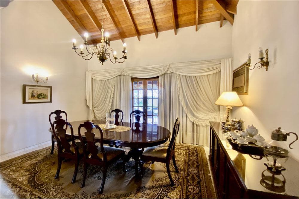 EN VENTA amplia residencia en Luque sobre Av. Gral. Aquino, foto 3