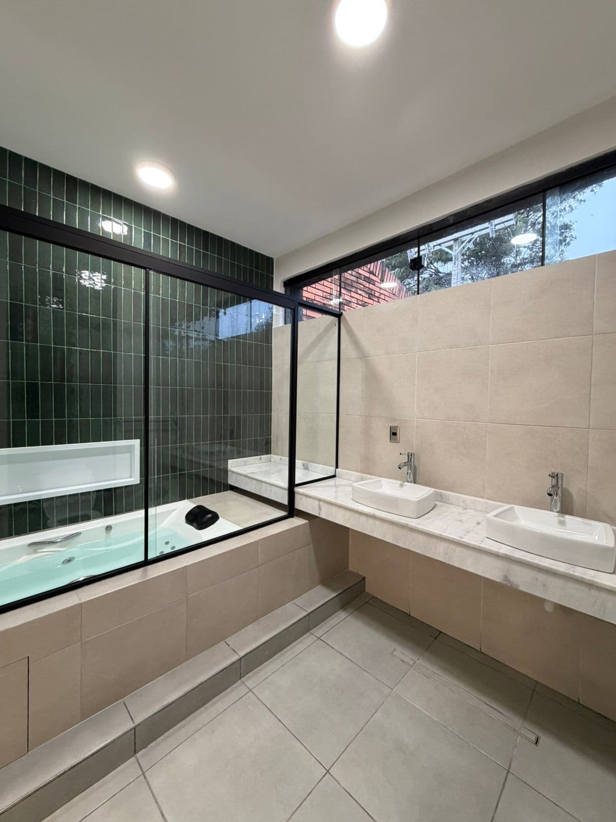 Amplia casa en alquiler con piscina y quincho – Fernando de la Mora zona sur, foto 3