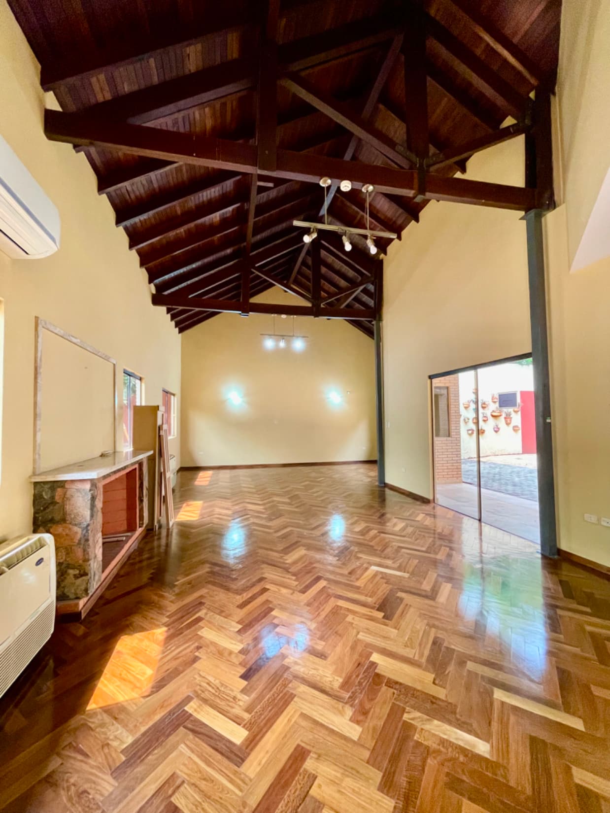 Casa de 3 Dormitorios con Piscina en Asuncion sobre Quesada, foto 3