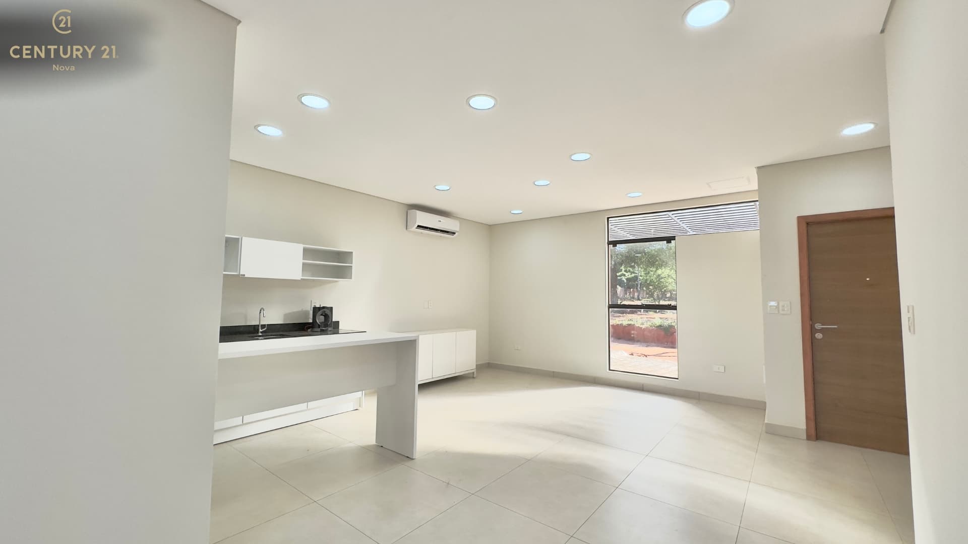 Casa con cancha de padel en Luque