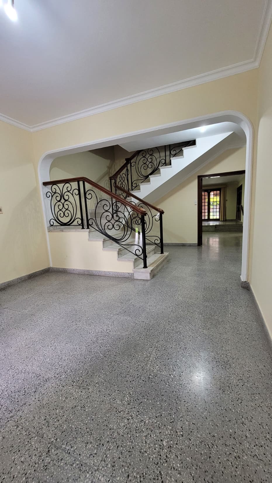 – casa amplia y elegante en barrio mburicao, foto 2