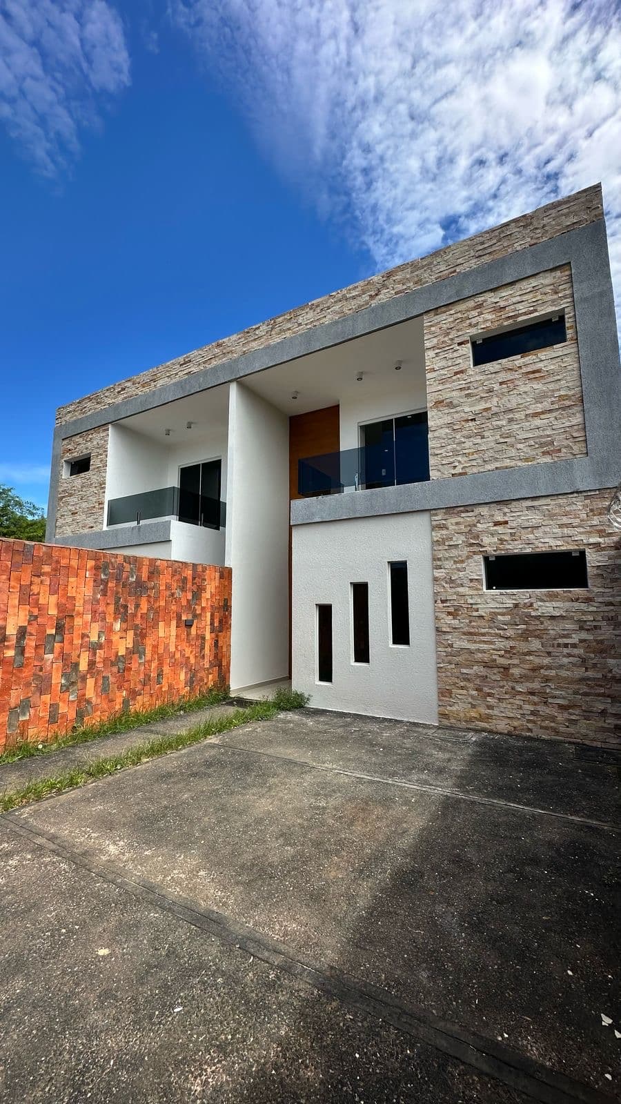 Vendo duplex a estrenar en Luque zona loma merlo