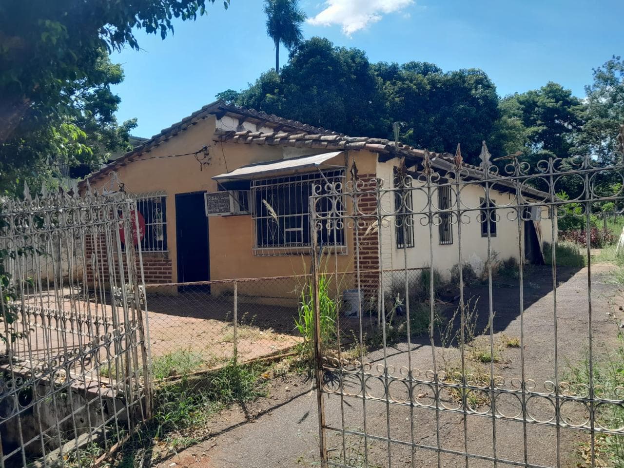 Casa con amplio patio en paraguari, foto 2