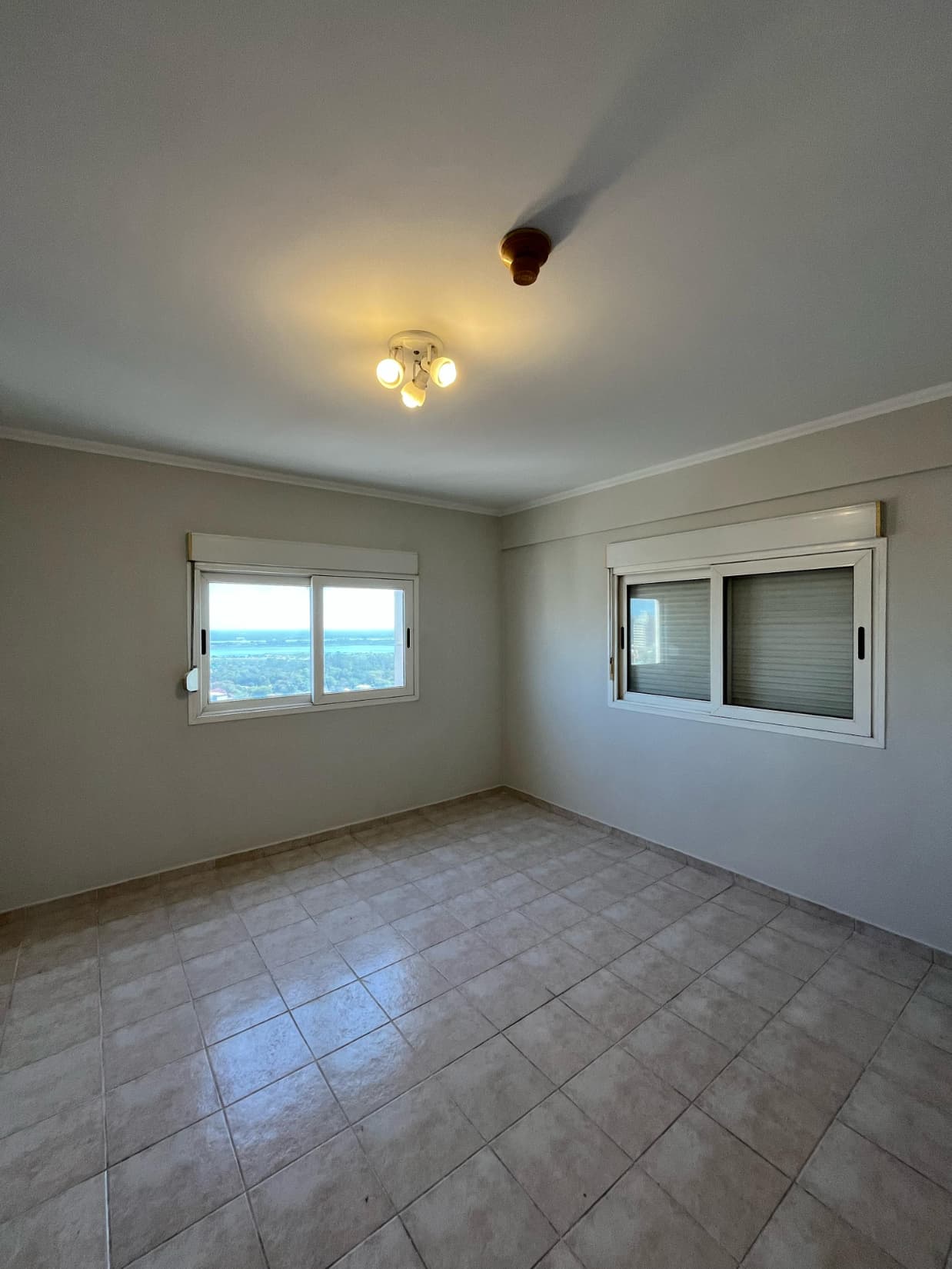*en alquiler – amplio departamento de 3 dorm *zona colegio inter – San José*, foto 2