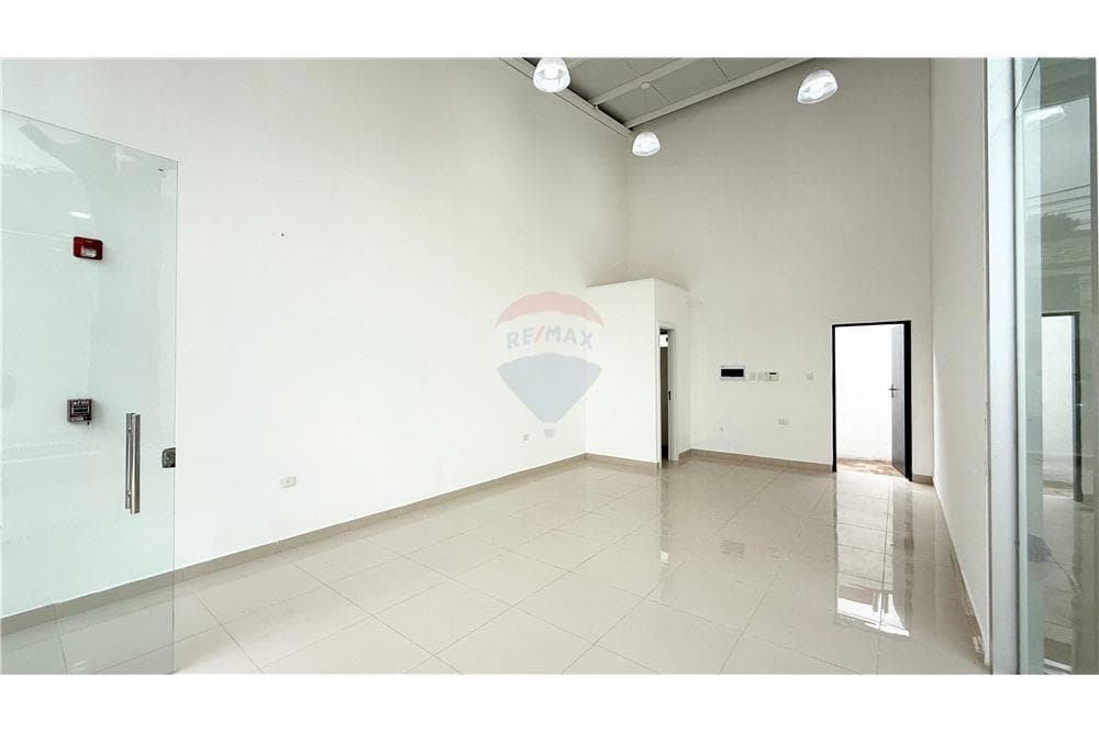 Local Comercial - Alquiler - Paraguay Central San Lorenzo, foto 4