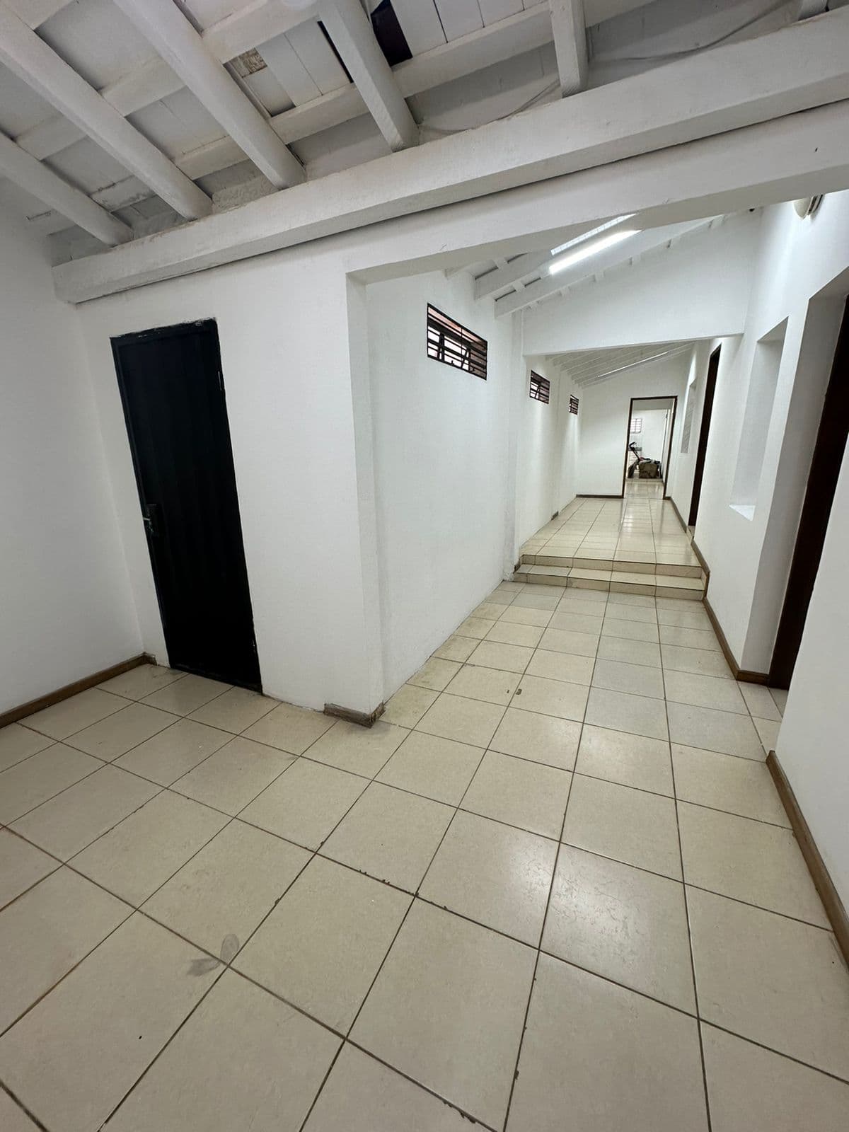 Alquilo/ Vendo Casa P/ Oficina De Una Sola Planta, Zona Ips Central — foto 4