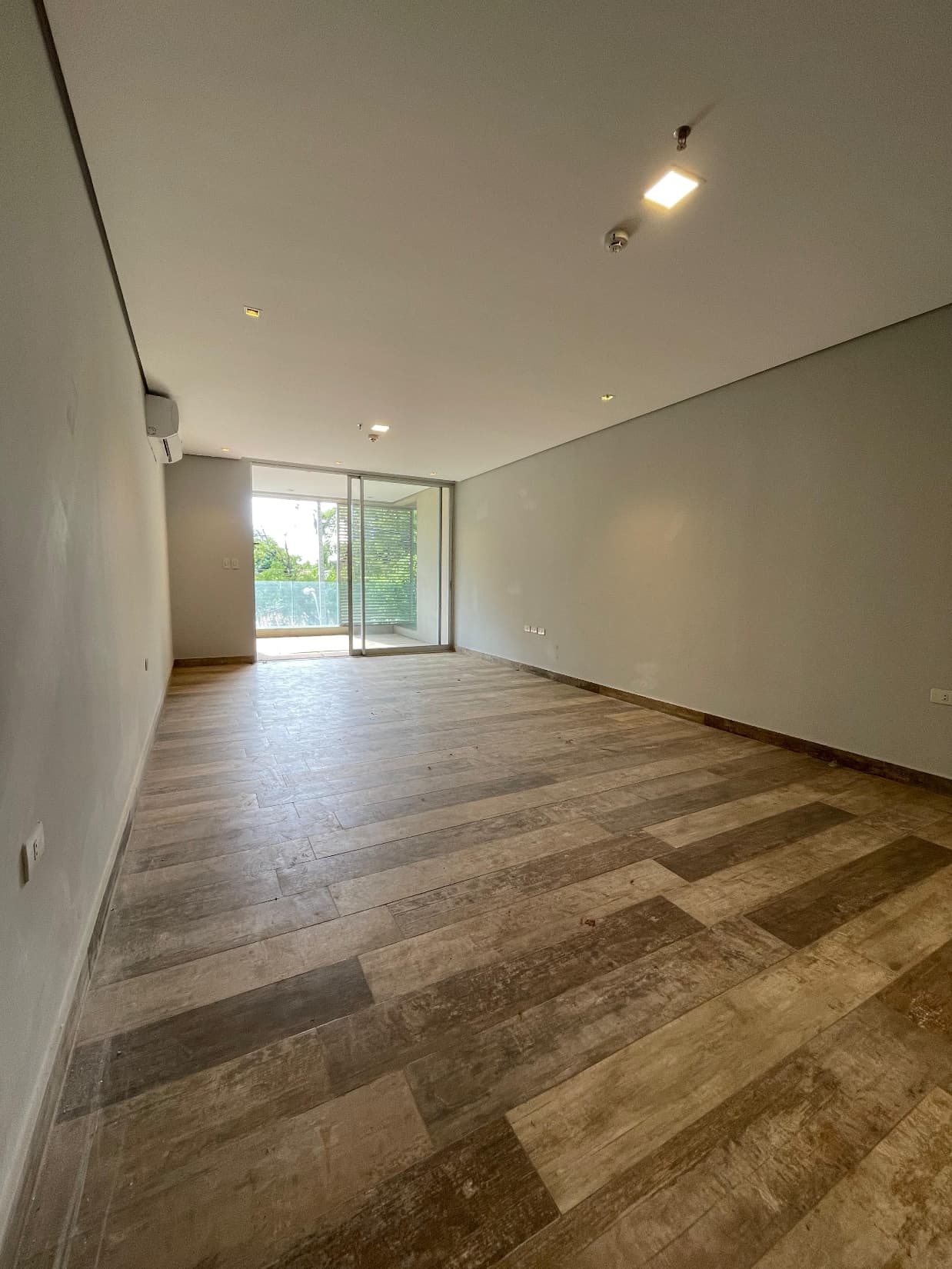 Villamorra en alquiler y venta amplio departamento de 2 dorm. 149m2 - cochera, foto 3