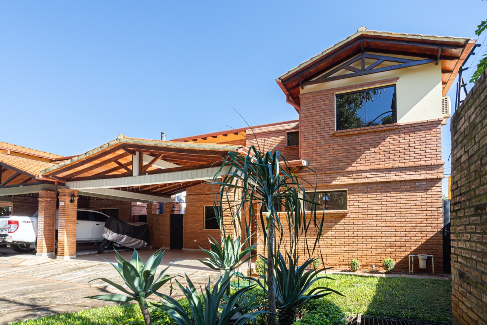 Casa de 3 dormitorios con piscina en condominio