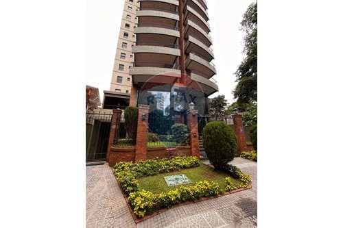 Alquilo exclusivo departamento en edificio espíritu santo