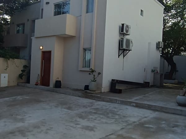 Vendo duplex zona rivera del yacth