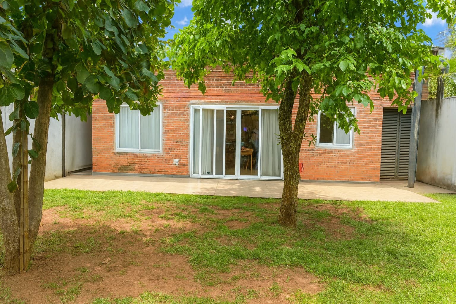 Casa de 3 Habitaciones con patio en isla Bogado Luque — foto 4