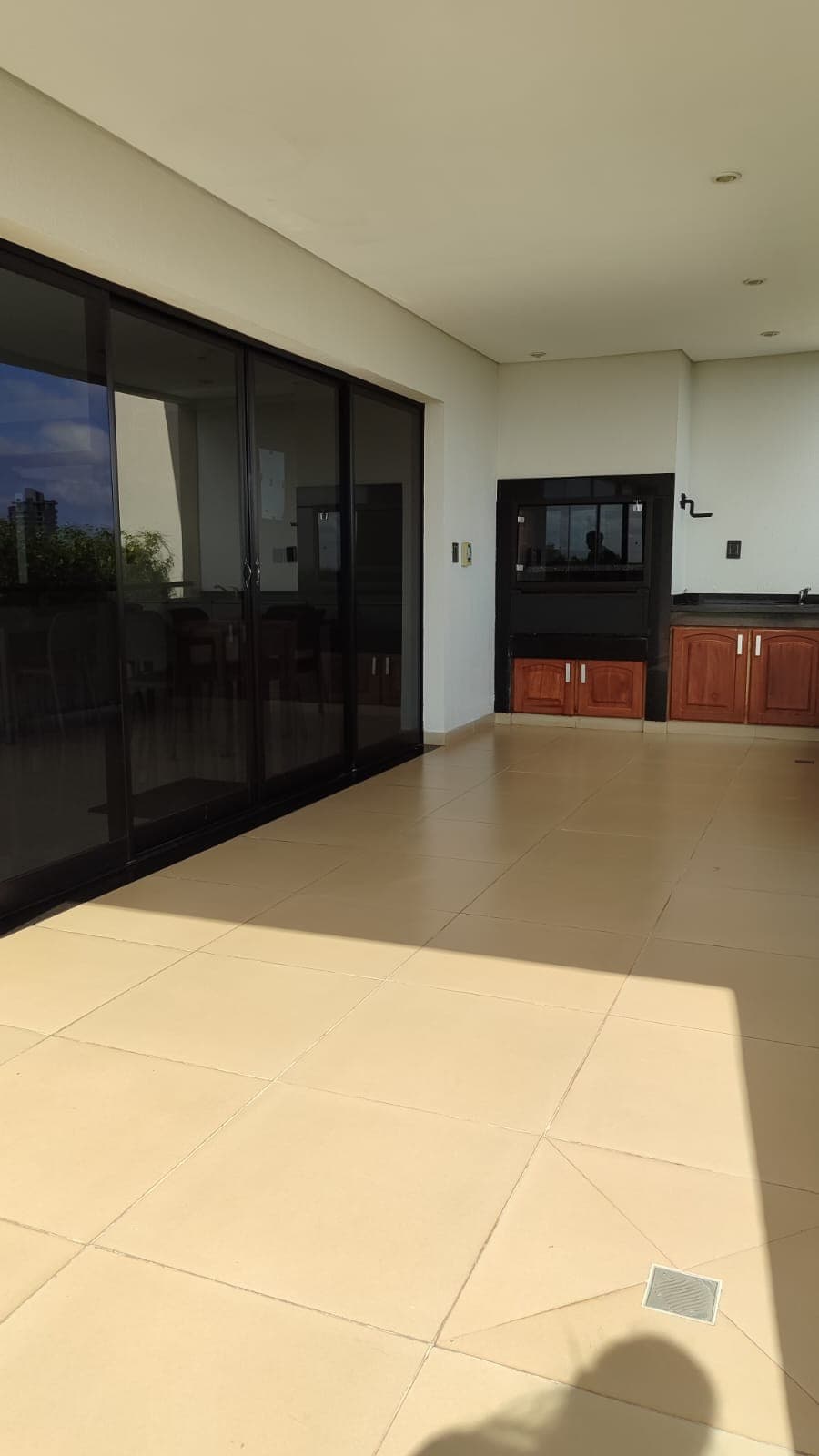 Lujoso departamento de 3 dormitorios en barrio mbucuruya — foto 5