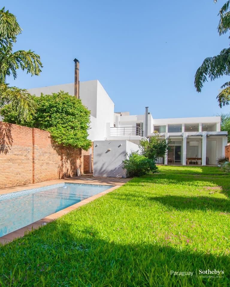 550.000 usd - hermosa y amplia residencia en mburucuyá