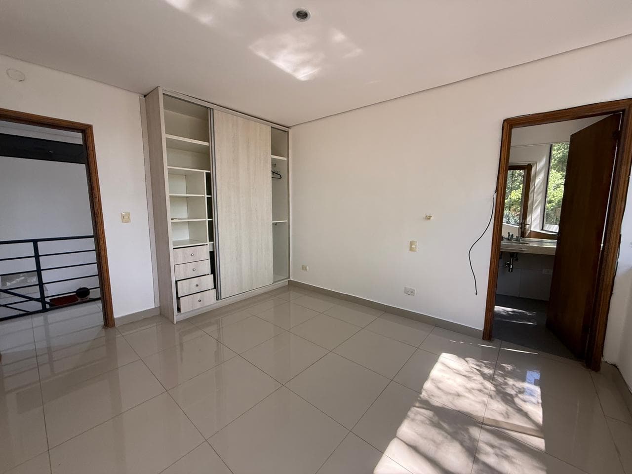 Dúplex con quincho y patio, en esquina en venta en barrio Ycuá Satí, foto 4