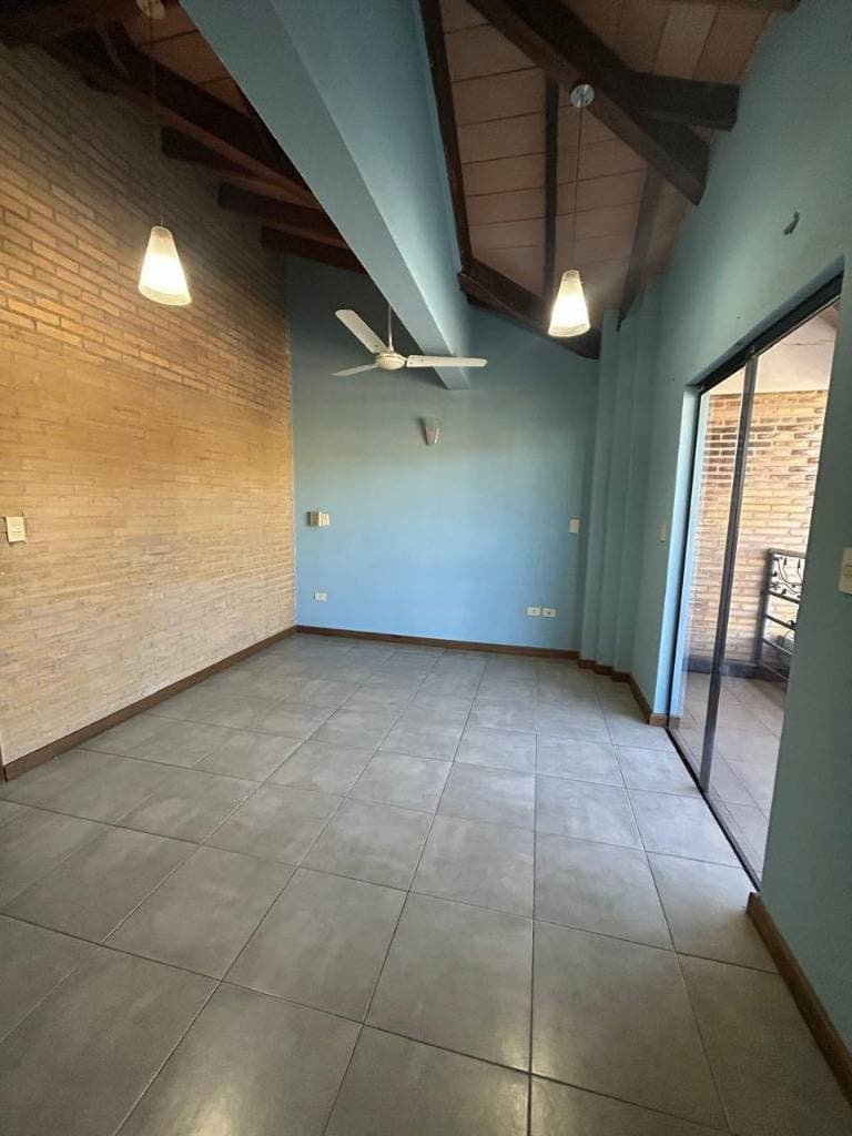Duplex en Lambaré – zona de canal 13, foto 2