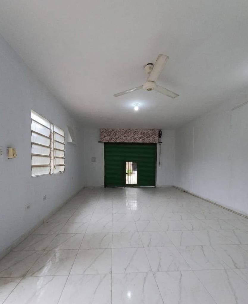 Casa con salon comercial en barrio kennedy lambare — foto 3