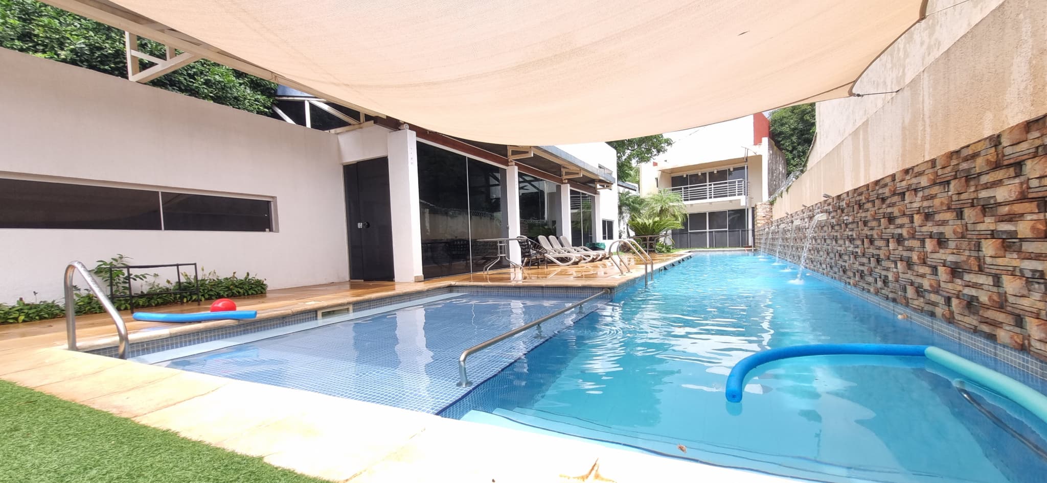 Casa De 3 Dormitorios En Suite + área De Servicio