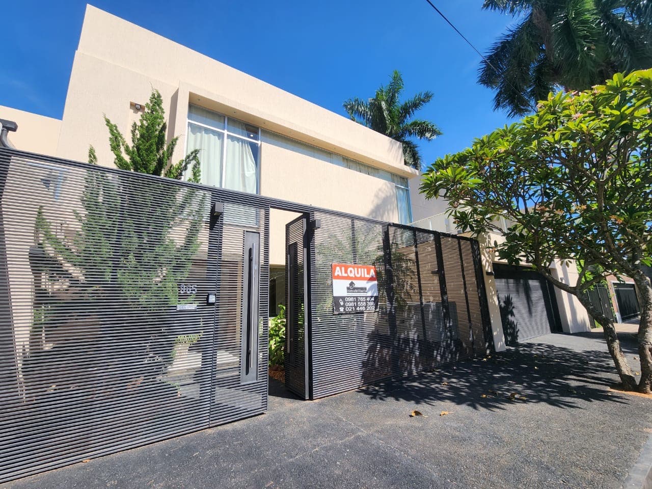 *EN ALQUILER, Residencia Moderna en Barrio Mburucuyá*