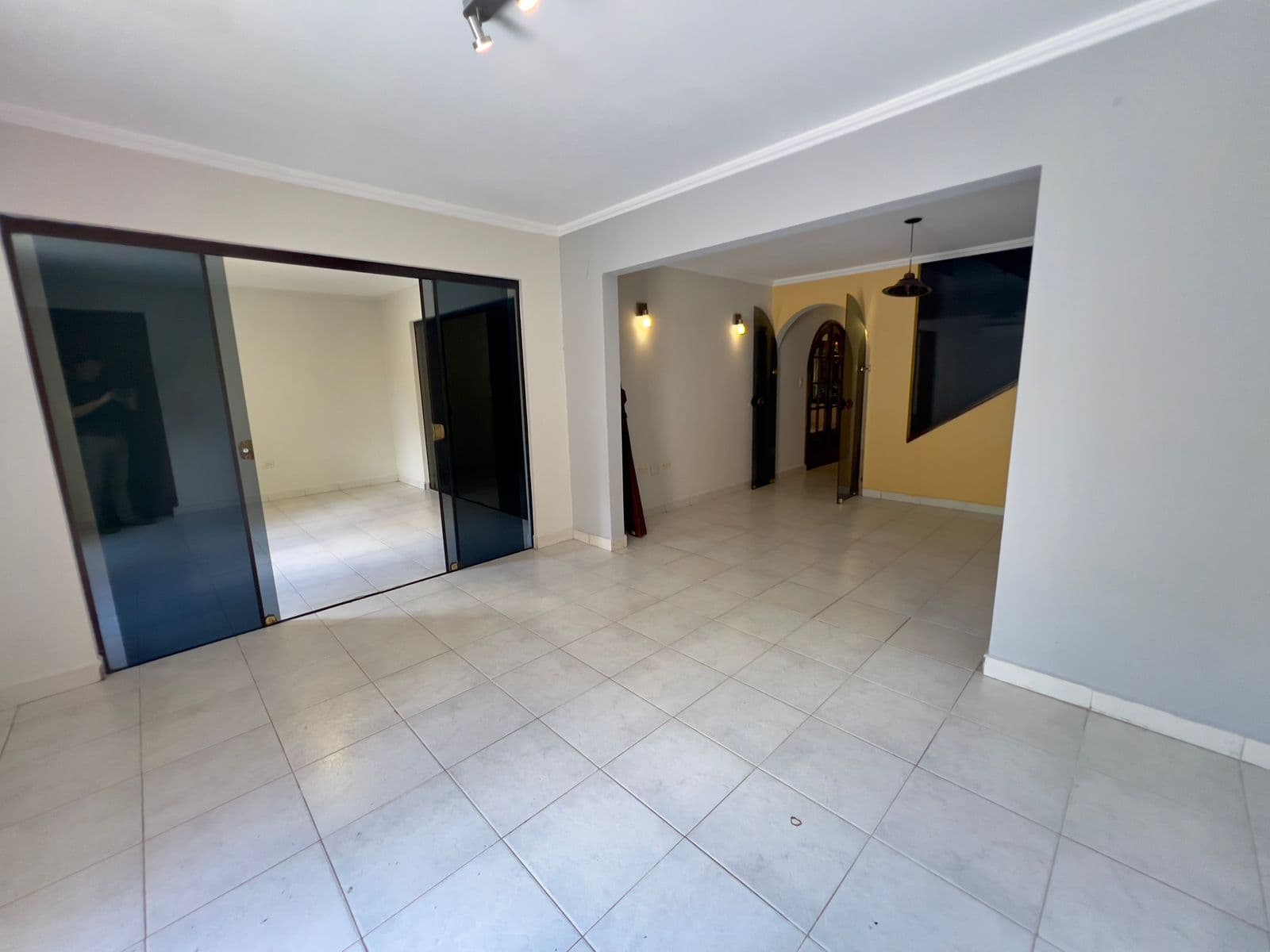 Residencia en barrio cerrado las piedras - Luque, foto 3