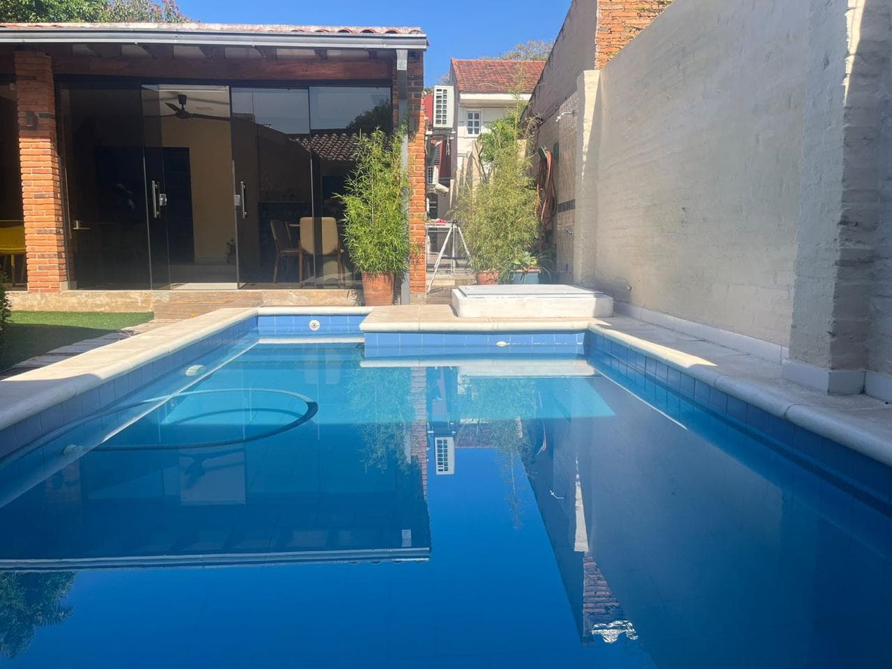 Casa de 4 Habitaciones con Piscina en Asunción Bº Villa Morra, foto 5