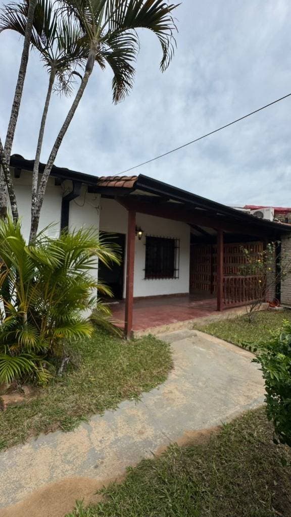 Alquilo casa en Grupo habitacional Aeropuerto