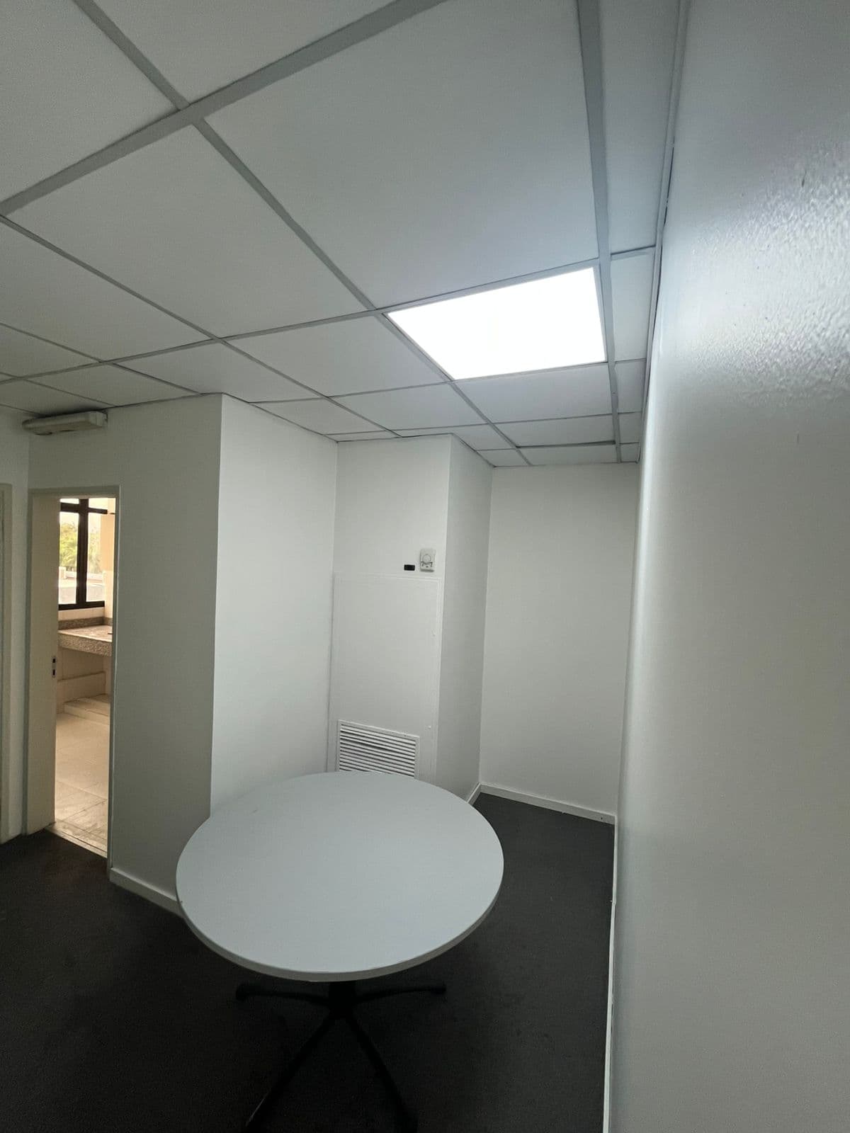 Oficina corporativa 210 m2 sobre av. España | 3 cocheras, foto 4