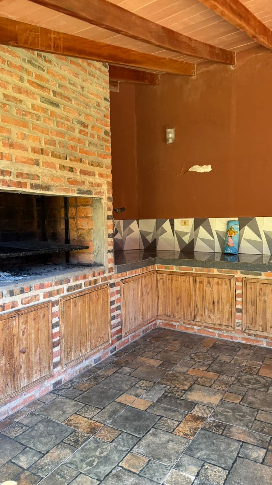 Casa de dos plantas en la ciudad de lambare barrio san antonio — foto 5