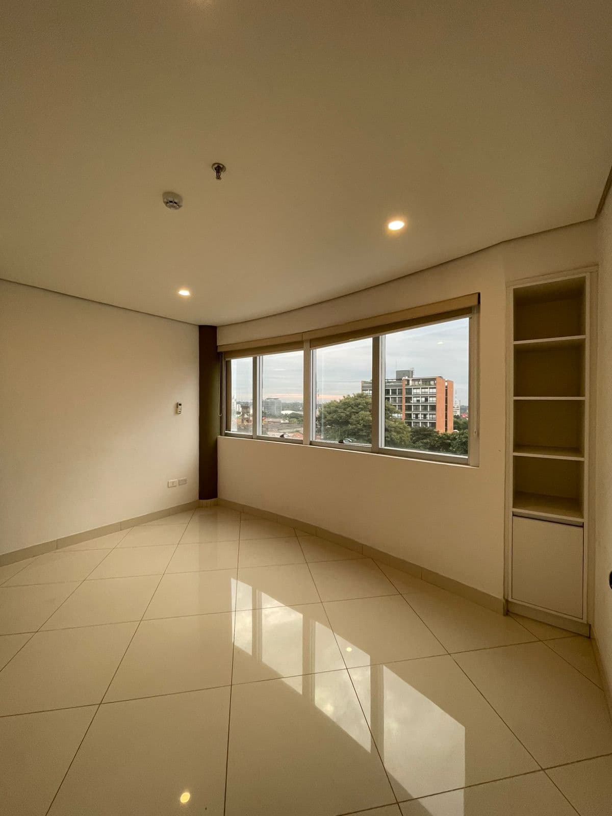Villamorra en alquiler departamento de 2 dormitorios con cochera — foto 4