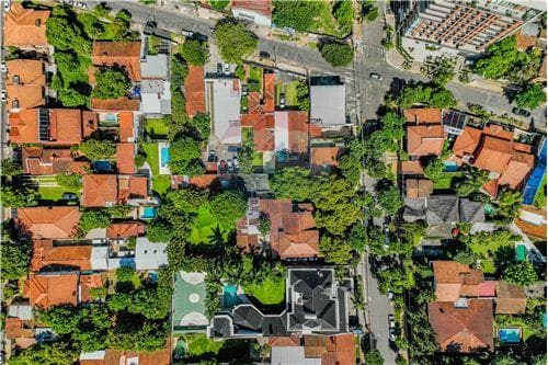 Terreno de 2.268 m2 sobre la calle Tte. Vera, foto 3