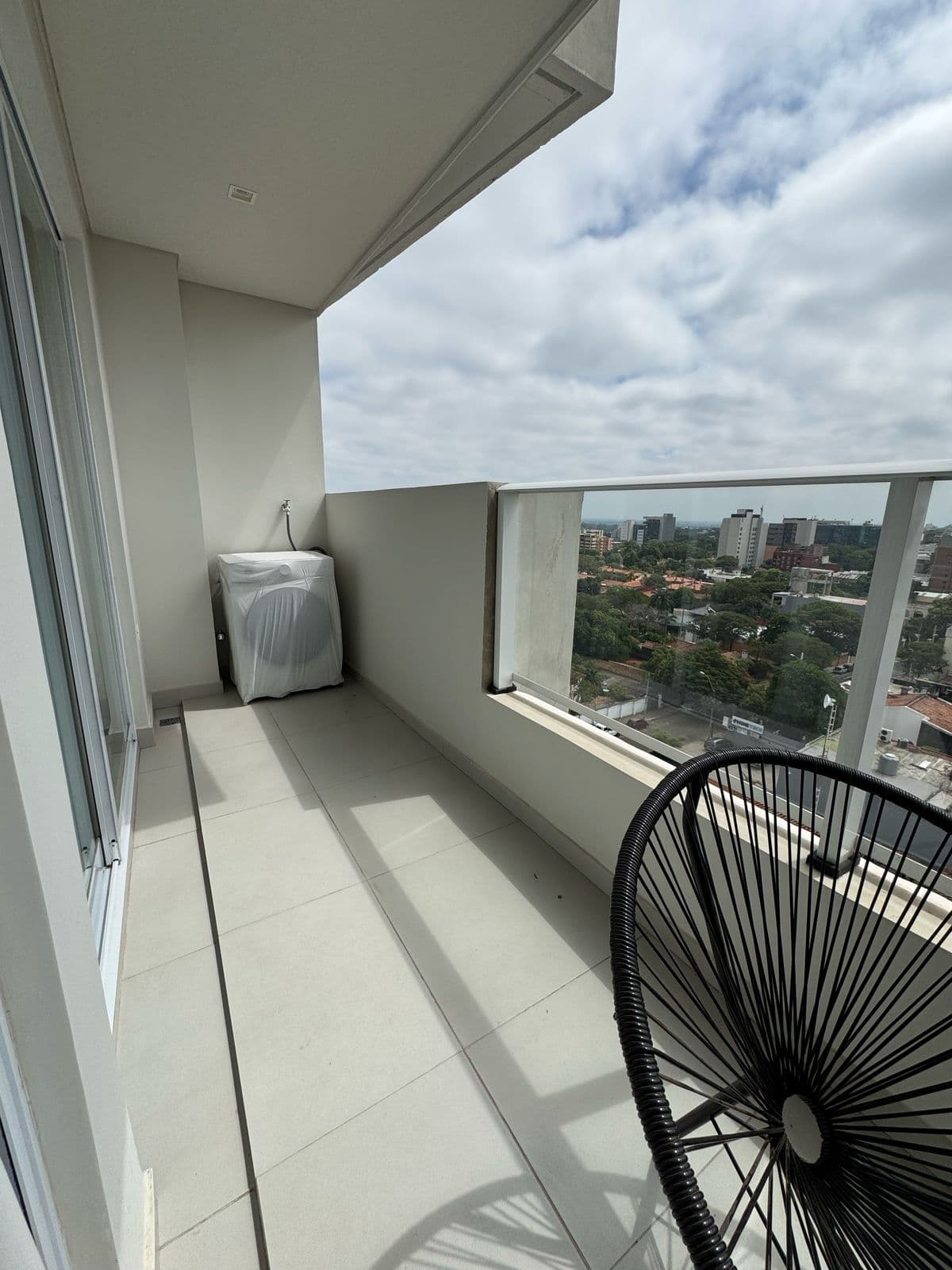 En venta departamento a estrenar, zona Villa Morra. Edificio first living — foto 3