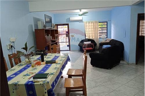 Casa de dos plantas en Luque, foto 2
