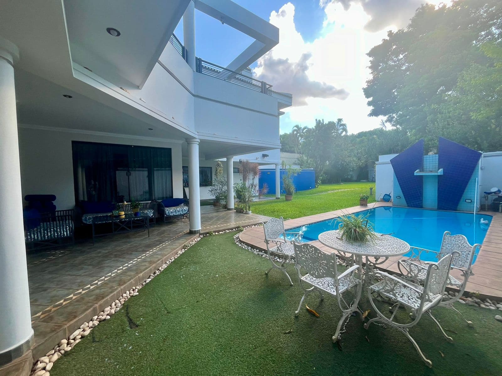 Imponente Residencia en Alquiler – Barrio Villa Aurelia — foto 2