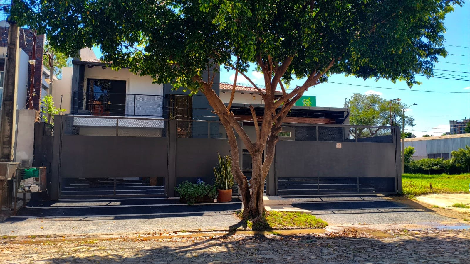 Alquilo Casa a media cuadra del CIT