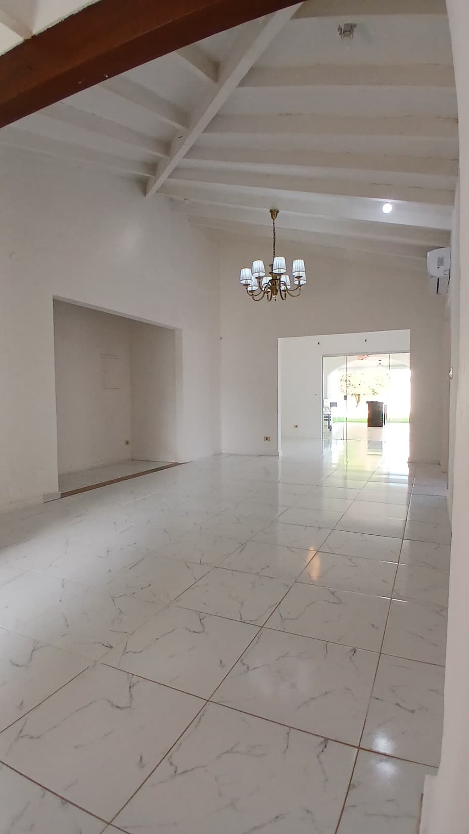 Hermosa casa de una planta en los laureles, foto 3