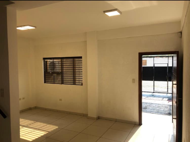 Duplex en en alquíler sin muebles zona Mburucuyá, foto 3