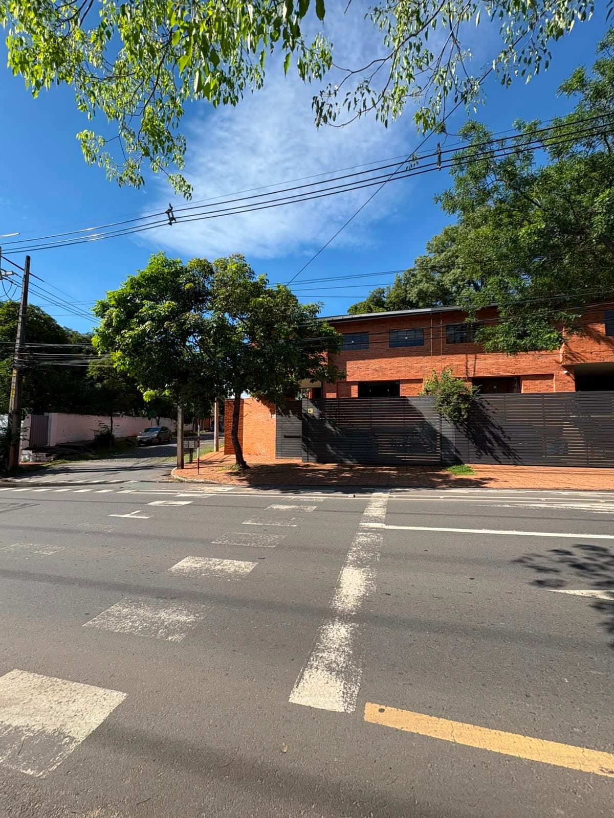 Alquilo residencia premium en Asunción barrio mburukuja