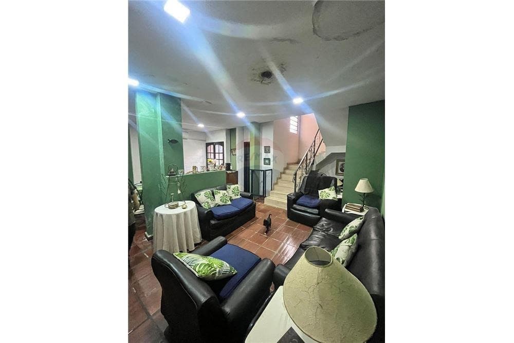 Casa con salon comercial sobre cacique lambare, foto 4
