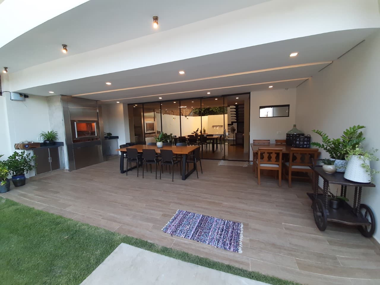Hermosa Casa Minimalista Con 4 Dormitorios zona Conmebol, barrio America, foto 2