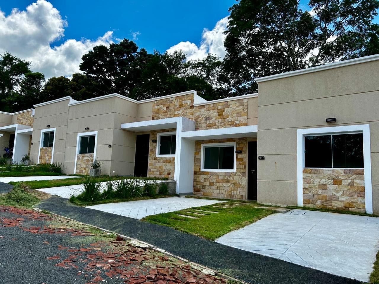 Oferto casa a estrenar en condominio yeruti - Luque