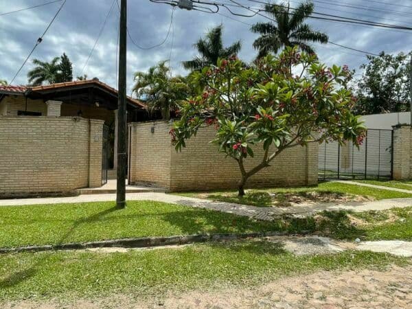 SE ALQUILA AMPLIA CASA zona Campus de la Católica