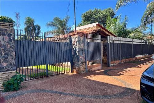 Casa-Venta-PY Central Luque Los Eucaliptos COD.124