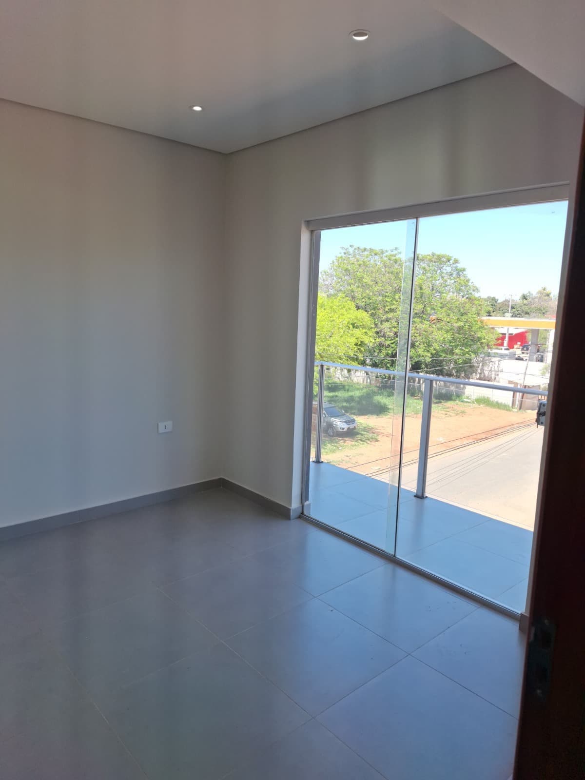 Se alquila hermoso departamento de 3 dormitorios zona Shopping Pinedo
